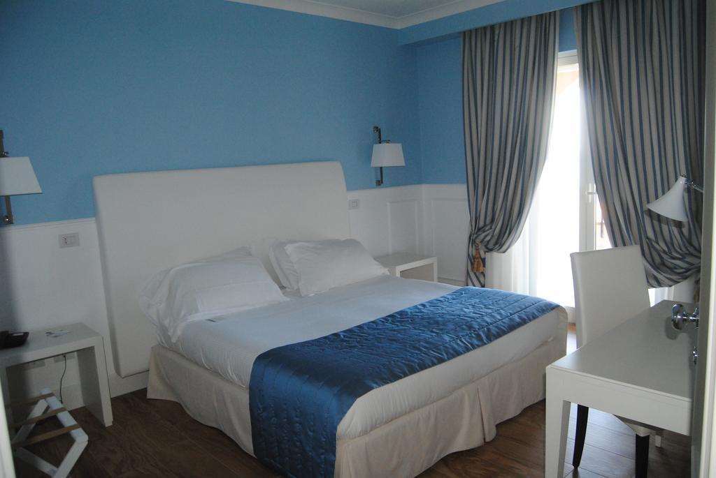 Helios Hotel Crotone Zimmer foto