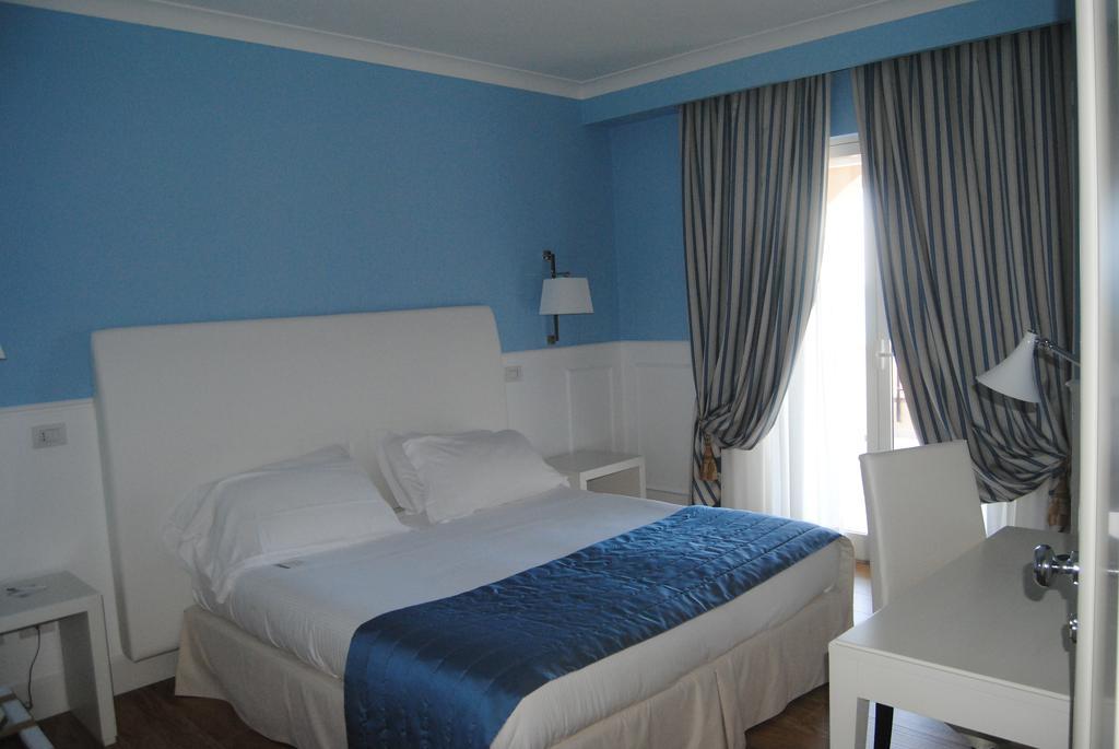 Helios Hotel Crotone Zimmer foto